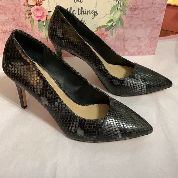 ANTONIO MELANI Shoes - NWOT Antonio Melani black/grey snakeskin leather heels sz7